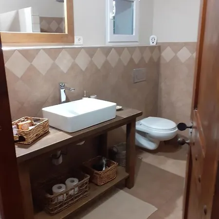 Gatti Di Langa Holiday home *